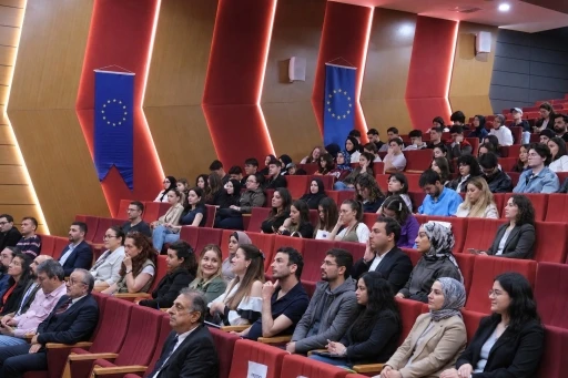 Avrupa fırsatları &uuml;niversite &ouml;ğrencileriyle buluştu

