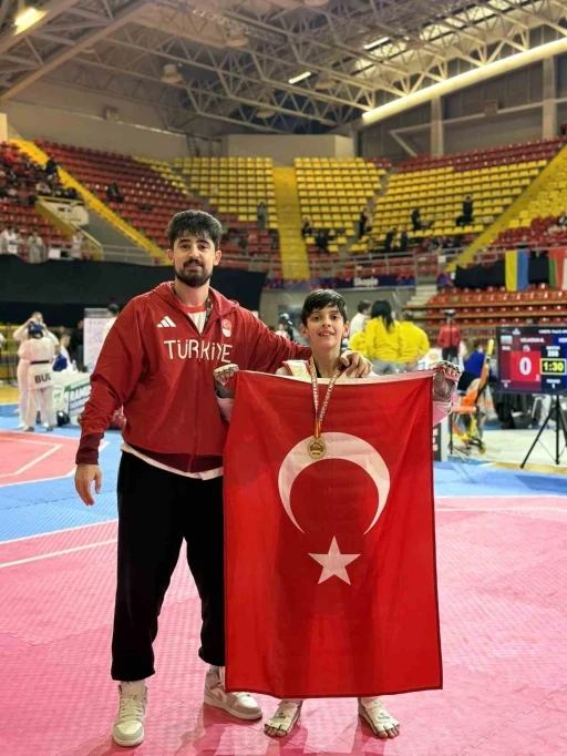 Avrupa şampiyonu Doğan Demir, Samsun&rsquo;da geleceğin şampiyonlarını hazırlıyor
