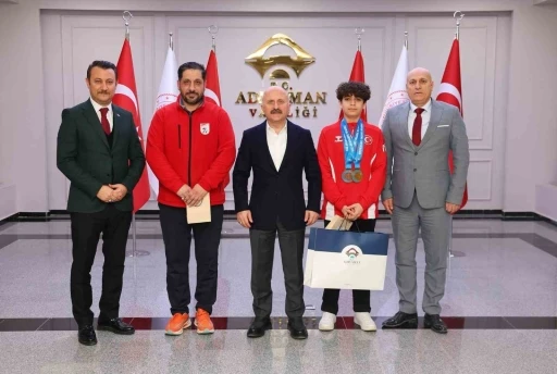 Avrupa Şampiyonu Kaya Adıyaman&rsquo;da coşkuyla karşılandı
