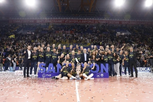 AXA Sigorta Kadınlar Kupa Voley’de kazanan Fenerbahçe
