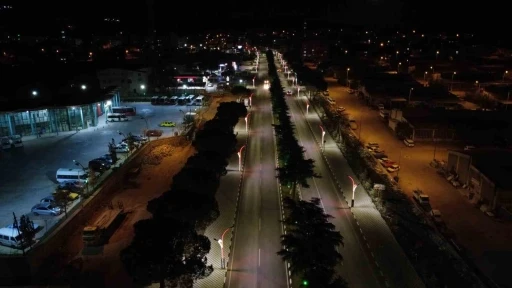 Ay-yıldızlı ışıklar Demirci&rsquo;yi aydınlattı
