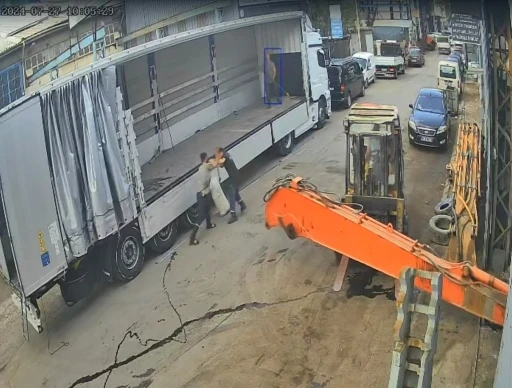 Ayağından vince asılan zihinsel engelli vatandaşın aynı iş yerinde daha &ouml;nce de darp edildiği ortaya &ccedil;ıktı
