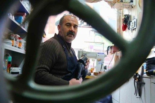 Ayakkabı tamircilerinde kış yoğunluğu başladı
