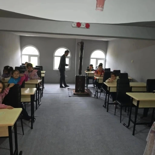Ayancık&rsquo;ta minik &ouml;ğrencilere "aile ve vefa" semineri
