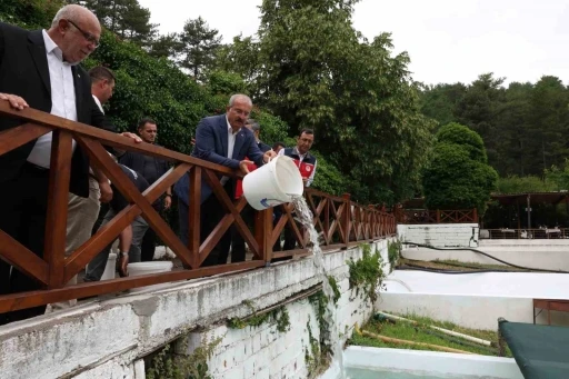 Ayazma Deresi&rsquo;ne 50 bin kırmızı benekli alabalık yavrusunu bırakıldı
