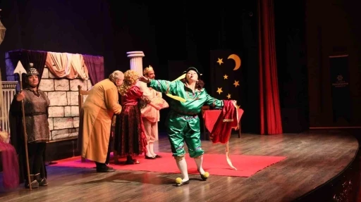Aydın Büyükşehir Belediyesi çocukları tiyatro ile buluşturdu
