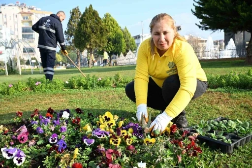 Aydın B&uuml;y&uuml;kşehir Belediyesi Efeler&rsquo;de &ccedil;alışmalarını s&uuml;rd&uuml;r&uuml;yor
