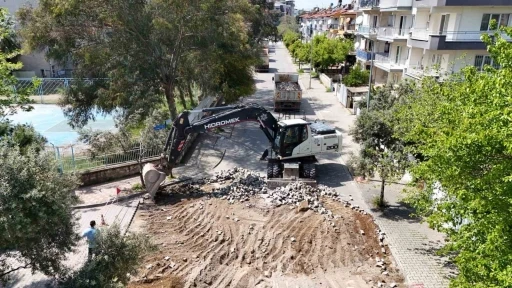 Aydın Büyükşehir Belediyesi kentin dört bir yanındaki yol çalışmalarını sürdürüyor
