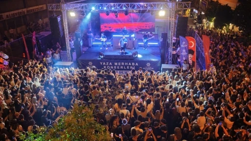 Aydın B&uuml;y&uuml;kşehir Belediyesi Nazillili vatandaşları yaz konserinde buluşturdu
