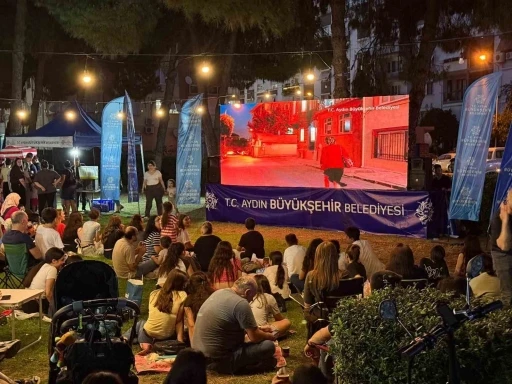 Aydın B&uuml;y&uuml;kşehir Belediyesi&rsquo;nin a&ccedil;ık hava sinema etkinlikleri s&uuml;r&uuml;yor

