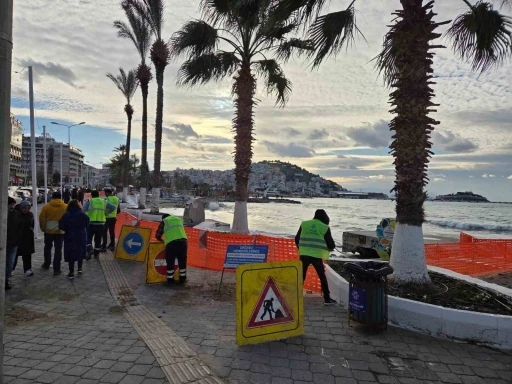 Aydın B&uuml;y&uuml;kşehir Belediyesi tarafından Kuşadası&rsquo;nda sahil şeridinde &ccedil;alışma başlatıldı
