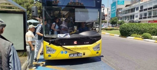 Aydın Büyükşehir Belediyesi toplu ulaşım araçlarına siyah kurdele astı
