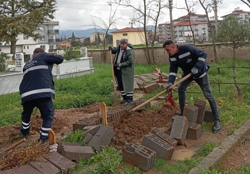 Aydın B&uuml;y&uuml;kşehir, &Ccedil;ine&rsquo;de mezarlıklarda onarım ve bakım &ccedil;alışması ger&ccedil;ekleştirdi
