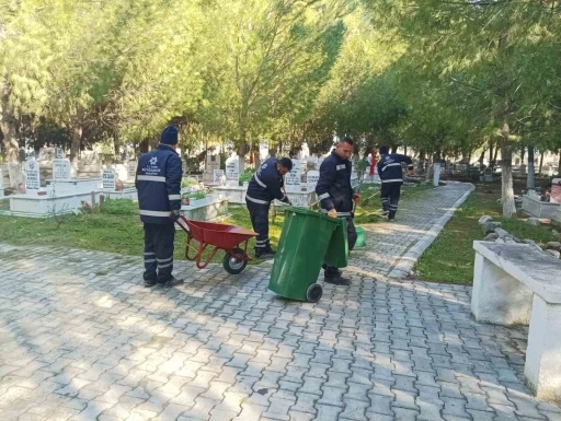 Aydın B&uuml;y&uuml;kşehir&rsquo;den mezarlıklarda Ramazan Bayramı &ouml;ncesi temizlik &ccedil;alışması
