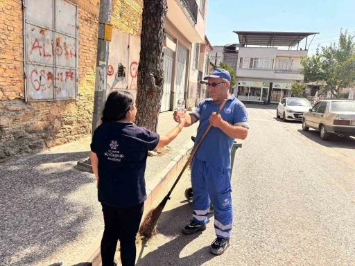Aydın B&uuml;y&uuml;kşehir ve ASKİ personellerine sıcak havada su desteği
