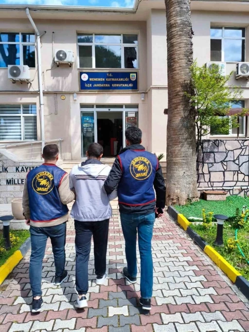 Aydın&rsquo;da aranıyordu, İzmir&rsquo;de yakalandı
