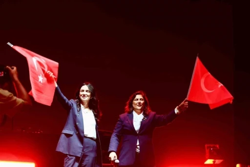 Aydın’da Cumhuriyet coşkusu: 60 bin kişi Aydınfest’in finalinde buluştu