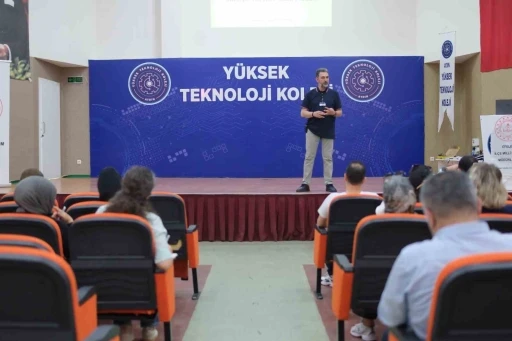 Aydın’da eğitimcilere ‘yapay zeka araçlarının kullanımı’ semineri
