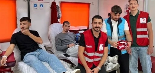 Aydın’da gönüllü öğrencilerden kan bağışı