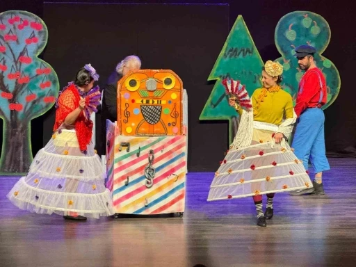 Aydın&rsquo;da minikler tiyatro ile buluştu
