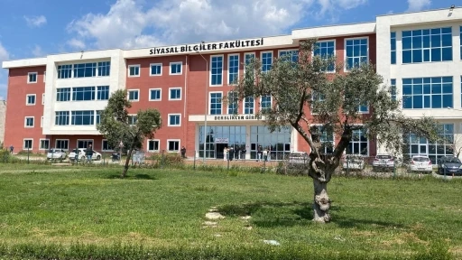 Aydın’da &quot;Fakültemde başörtülü istemiyorum&quot; diyen akademisyene tepkiler dinmiyor
