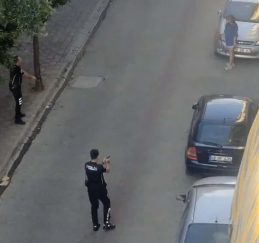 Aydın&rsquo;da samuray kılıcıyla sokağa &ccedil;ıkan gen&ccedil; kız dehşet sa&ccedil;tı
