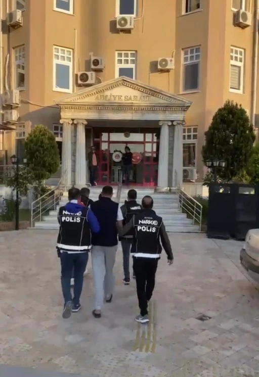 Aydın&rsquo;da teknede 186 kilo uyuşturucu ele ge&ccedil;irildi
