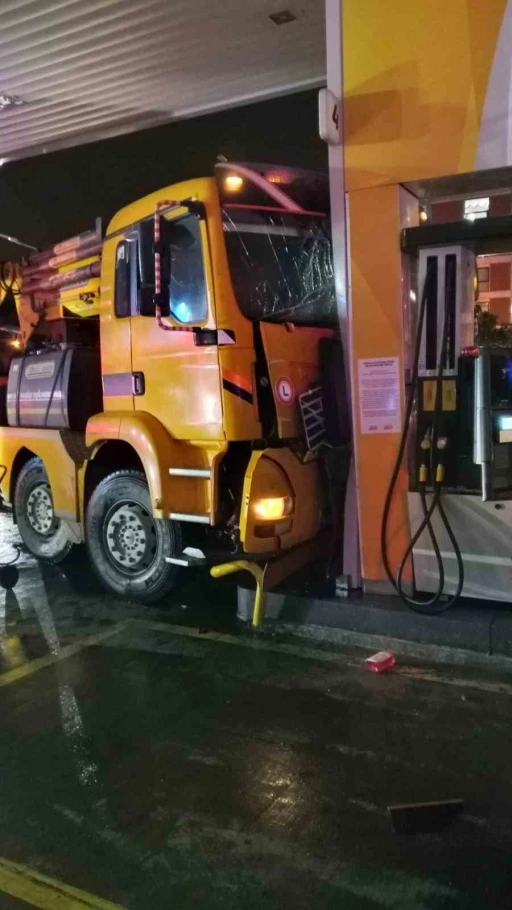 Aydın&rsquo;da vin&ccedil; akaryakıt istasyonuna daldı
