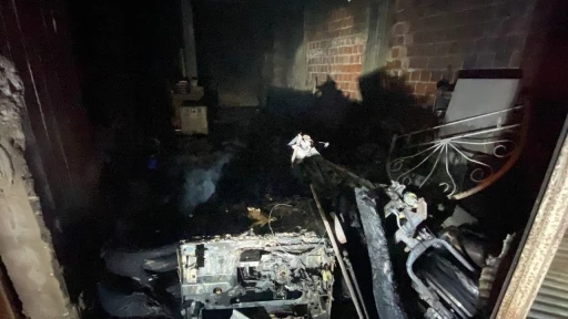 Aydın&rsquo;da yangın: Dumandan etkilenen 2 kişi hastaneye kaldırıldı
