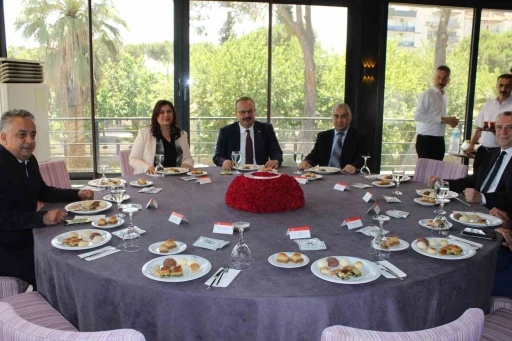 Aydın protokolü bayramlaştı

