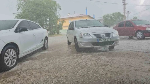 Aydınlar beldesinde yağmur ve dolu yağışı
