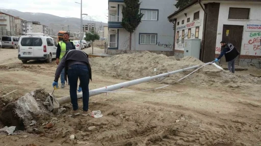 Aydınlatma direği üzerine düşen işçi yaralandı
