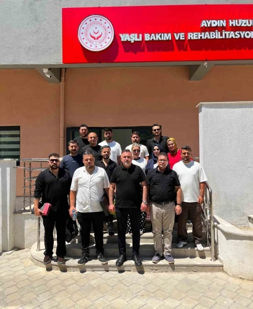 Aydınlı berber ve kuaf&ouml;rlerden huzurevi sakinlerine g&ouml;n&uuml;l dokunuşu
