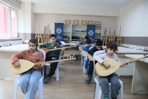 Aydınlı çocuklar, Büyükşehir’in kurslarıyla kültür ve sporla buluşuyor
