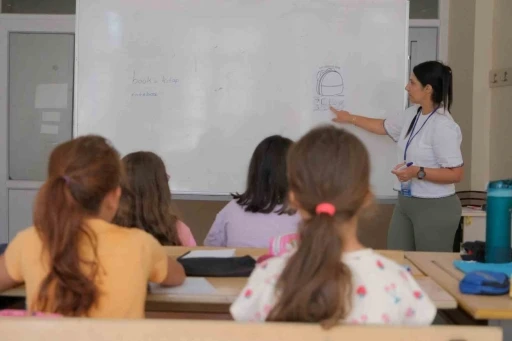Aydınlı çocuklar yazı İngilizce öğrenerek geçiriyor
