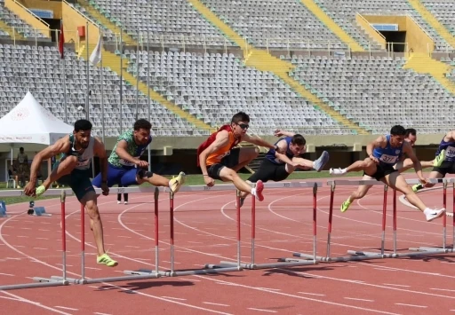 Aydınlı sporcu 110 metre engellide T&uuml;rkiye rekoru kırdı
