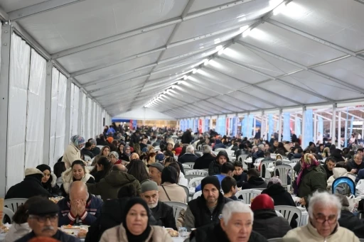 Aydınlılar B&uuml;y&uuml;kşehir Belediyesi&rsquo;nin iftar sofralarında buluşuyor
