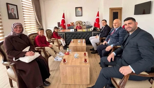 Aydıntepe&rsquo;de kaymakamlık koltuğuna minik &ouml;ğrenciler oturdu
