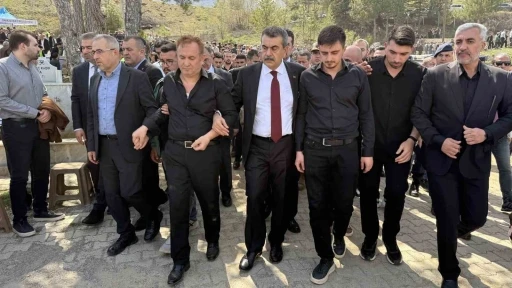 Ayla &ouml;ğretmenin eşi: "Gurur duyuyorum, buraya ev yaptıracaktık, cenazesi geldi"

