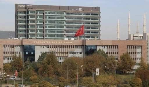 Aynaların &ccedil;arpması sonucu &ccedil;ıkan kavgada &ouml;ld&uuml;r&uuml;len Abdurrahman Cengiz&rsquo;in davasına devam edildi
