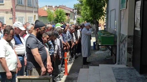 Ayşe teyze aracın altında kaldığı sokaktan son yolculuğuna uğurlandı
