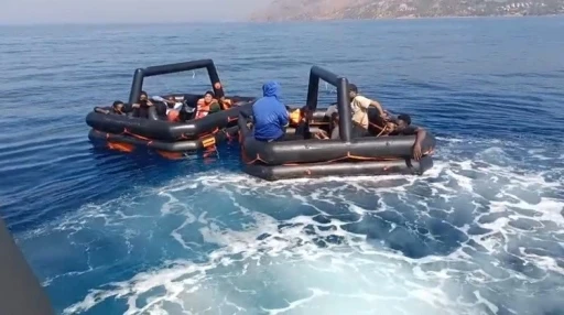 Ayvacık’ta 19 kaçak göçmen kurtarıldı
