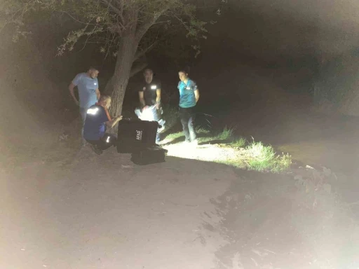 Ayvacık’ta dere kenarında kaybolan eski muhtar aranıyor

