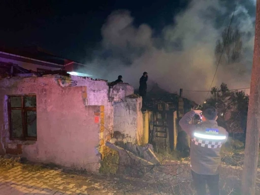 Ayvacık’ta ev yangını
