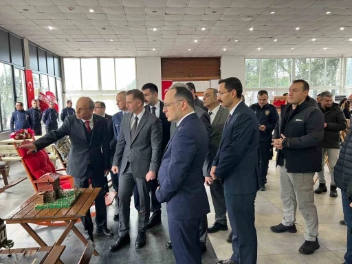 Ayvacık&rsquo;ta Sanatla Değişen Hayatlar Sergisi A&ccedil;ıldı
