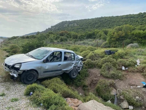 Ayvacık’ta şarampole yuvarlanan araçtaki 4 kişi yaralandı
