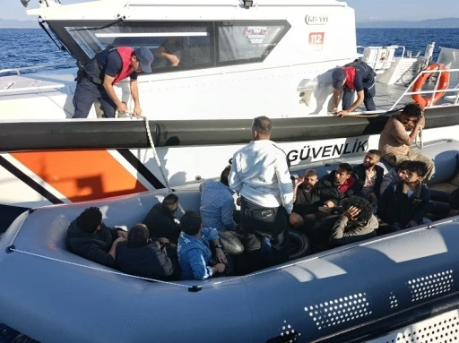 Ayvalık açıklarında 16 düzensiz göçmen yakalandı
