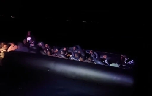 Ayvalık açıklarında 42 düzensiz göçmen yakalandı
