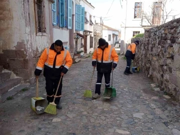 Ayvalık Belediyesi emekçilerinden bahar temizliği
