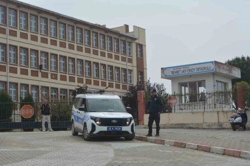 Ayvalık polisi okullardaki g&uuml;venlik &ouml;nlemlerini arttırdı
